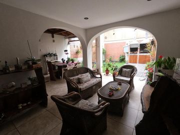 Venta de Hermosa Casa en Urb. Los Rosales Surco