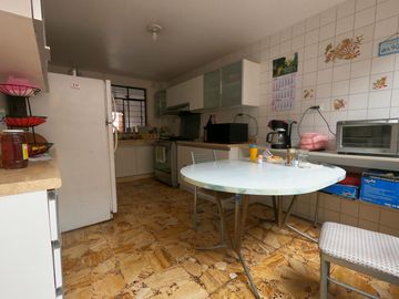 Venta de Hermosa Casa en Urb. Los Rosales Surco