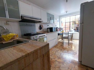 Venta de Hermosa Casa en Urb. Los Rosales Surco