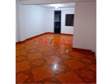 Atención Inversionistas: Se Vende Céntrica Casa De 3 Pisos En Villa Maria Del Triunfo, A 2 Cuadras De Pista Nueva Y Av El Triunfo.