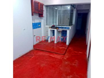 Atención Inversionistas: Se Vende Céntrica Casa De 3 Pisos En Villa Maria Del Triunfo, A 2 Cuadras De Pista Nueva Y Av El Triunfo.