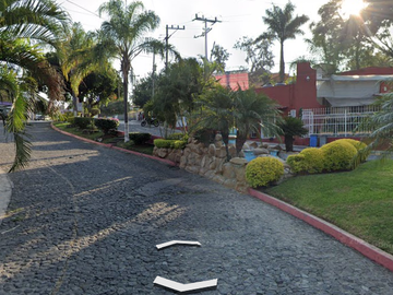 HERMOSA CASA EN CUERNAVACA MORELOS, EXCELENTE UBICACION, A UNOS MINUTOS DEL CENTRO DE CURNAVACA Y PARQUE ACUATICO TEMIXCO