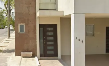 CASA EN VENTA DE REMATE BANCARIO EN HACIENDA DE LAS CUMBRES, NUEVO CENTRO MTY., N.L.