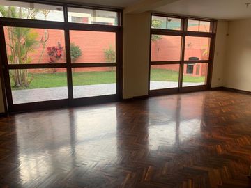 Alquiler de hermosa casa en inmejorable zona de Surco