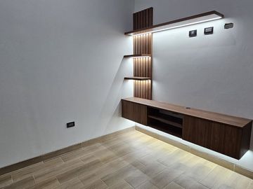 VENDO CASA DE TRES PISO EN ESTRENO EN BOULEVARD PARK PLAZA, CASTILLA