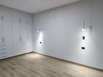 VENDO CASA DE TRES PISO EN ESTRENO EN BOULEVARD PARK PLAZA, CASTILLA