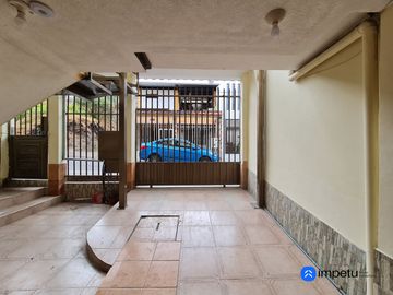 Casa rentera en venta tres departamentos