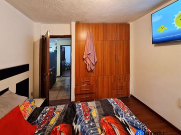 Casa rentera en venta tres departamentos