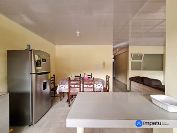 Casa rentera en venta tres departamentos