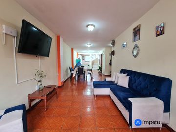 Casa rentera en venta tres departamentos