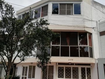 VENTA DE CASA BIFAMILIAR UBICADA EN TEQUENDAMA SUR CENTRAL CALI