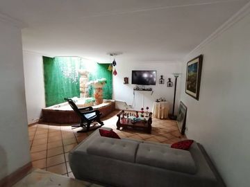 VENTA DE CASA BIFAMILIAR UBICADA EN TEQUENDAMA SUR CENTRAL CALI