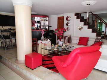 VENTA DE CASA BIFAMILIAR UBICADA EN TEQUENDAMA SUR CENTRAL CALI