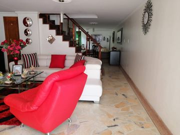 VENTA DE CASA BIFAMILIAR UBICADA EN TEQUENDAMA SUR CENTRAL CALI