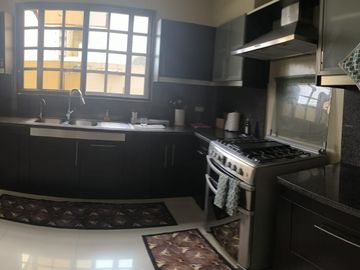 VENTA CASA OLIVOS - 3 DORMITORIOS - ESTUDIO - ESTAR - PISCINA - GUARDIANIA