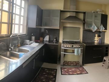 VENTA CASA OLIVOS - 3 DORMITORIOS - ESTUDIO - ESTAR - PISCINA - GUARDIANIA