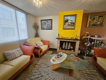 Tumbaco, Ubicado a 300 m de La Plaza Hilacril, Casa en Venta