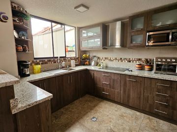 Tumbaco, Ubicado a 300 m de La Plaza Hilacril, Casa en Venta