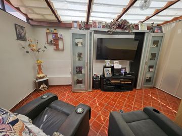 Tumbaco, Ubicado a 300 m de La Plaza Hilacril, Casa en Venta