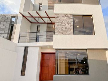 ¡Tu Nuevo Hogar en Llano Chico! Conjunto de Casas VIP, de 124 m2