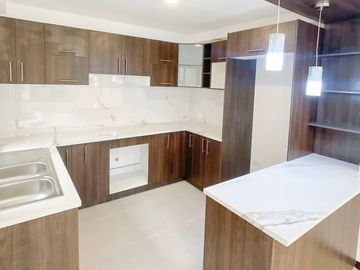 ¡Tu Nuevo Hogar en Llano Chico! Conjunto de Casas VIP, de 124 m2