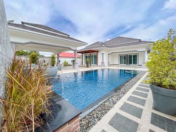 Luxury Pool Villa House with Fully-Fitted/Built-in and Ready to move in