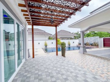 Luxury Pool Villa House with Fully-Fitted/Built-in and Ready to move in