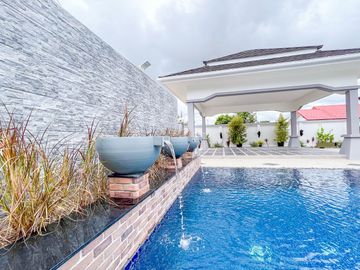 Luxury Pool Villa House with Fully-Fitted/Built-in and Ready to move in