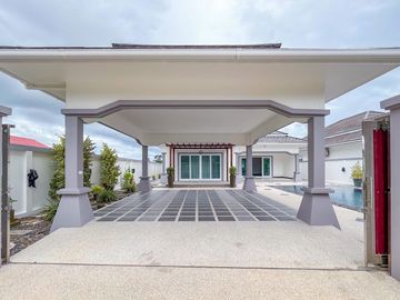 Luxury Pool Villa House with Fully-Fitted/Built-in and Ready to move in