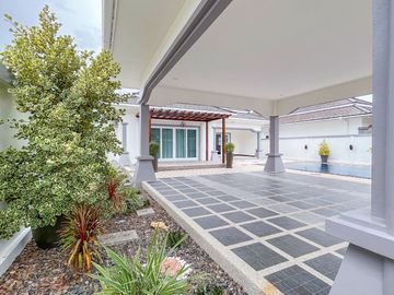 Luxury Pool Villa House with Fully-Fitted/Built-in and Ready to move in