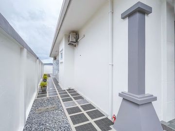 Luxury Pool Villa House with Fully-Fitted/Built-in and Ready to move in