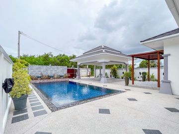 Luxury Pool Villa House with Fully-Fitted/Built-in and Ready to move in