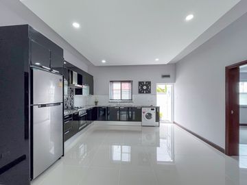 Luxury Pool Villa House with Fully-Fitted/Built-in and Ready to move in