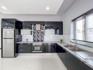 Luxury Pool Villa House with Fully-Fitted/Built-in and Ready to move in