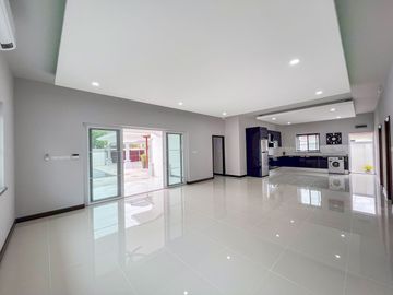 Luxury Pool Villa House with Fully-Fitted/Built-in and Ready to move in