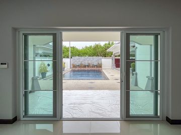 Luxury Pool Villa House with Fully-Fitted/Built-in and Ready to move in