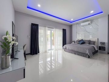 Luxury Pool Villa House with Fully-Fitted/Built-in and Ready to move in