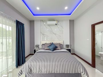 Luxury Pool Villa House with Fully-Fitted/Built-in and Ready to move in