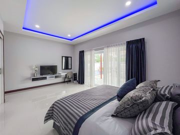 Luxury Pool Villa House with Fully-Fitted/Built-in and Ready to move in