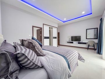 Luxury Pool Villa House with Fully-Fitted/Built-in and Ready to move in