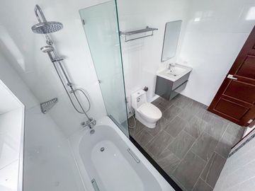 Luxury Pool Villa House with Fully-Fitted/Built-in and Ready to move in