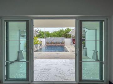 Luxury Pool Villa House with Fully-Fitted/Built-in and Ready to move in