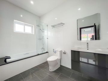 Luxury Pool Villa House with Fully-Fitted/Built-in and Ready to move in