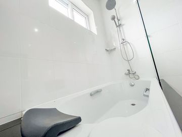 Luxury Pool Villa House with Fully-Fitted/Built-in and Ready to move in