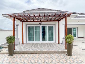 Luxury Pool Villa House with Fully-Fitted/Built-in and Ready to move in