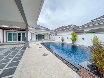 Luxury Pool Villa House with Fully-Fitted/Built-in and Ready to move in