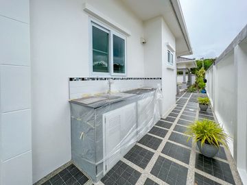 Luxury Pool Villa House with Fully-Fitted/Built-in and Ready to move in