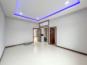 Luxury Pool Villa House with Fully-Fitted/Built-in and Ready to move in