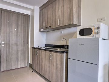 FAME32XXT2: For SaleFully Furnished 1 BR Unit with Balcony at Fame Residences