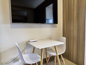 FAME32XXT2: For SaleFully Furnished 1 BR Unit with Balcony at Fame Residences